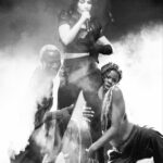 Hande Yener Instagram - 🤍 Saç : @mehmettiren Makyaj : @akinstayn Kostüm : @off____white @area Fotoğraflar : @kadirgures Orkestra @umitkuzer @arikansirakaya @merttug @ozansariboga @naztaskinbas @idilagaoglu Teknik @grozmusic @iskender_stage @cosskunakkus @mesutbuyuksofuoglu Menajer @omersinancandan Koreograf @mertbalturk Dansçılar @mertbalturk @izmirtenim @gulogluburcu @katiaornella @efetankiz @toygun.klnc @kaya.godfrey #konser #onursan #hy @divankurucesme