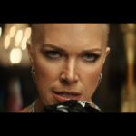 Hannah Waddingham Instagram - I’m so excited to share my recent collaboration with @rakuten. It’s airing during some American football game that’s apparently quite a big deal 😜🏈 If you just so happen to love getting Cash Back for shopping, I meeean hello? Who doesn’t! Check it out @rakuten. #chaching X