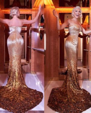 Hannah Waddingham Instagram - Finally a chance today to pause and appreciate the unbelievable work done on this magical privilege of a gown for our wonderful,fulfilling night @sagawards albeit virtually! @dolcegabbana and their flawless team handmade this beauty in Milan for me! Mind blowing. The gown weighs 22 pounds and took about 210 hours to create…..features 3,000 Swarovski bead fringes, 10,000 Swarovski crystals, 30,000 sequels and 40,000 Miyuki beads. How does one do this justice?! By obsessively videoing it on my hotel room floor at 4am,by myself,unable to take my tired eyes off it like a magpie,that’s how!!!
From the bottom of my heart, to @luciodirosa and Holly G, @jamesyardley for creating this alchemy and everyone that wrecked their fingertips making this,I’m eternally grateful for your artistry. To @debeersofficial for my goddess jewellery that I TOTally wanted to steal and quite frankly nearly did!… and to my hair&make up for absolutely coming up to meet the dress and jewels head on @lewis_pallett & @hannahmartinmakeup ..Not an easy ask,but achieved to the max nonetheless….you are the very best at what you do. Finally to the truly gifted touch and imagination of @josephsinclair my photographer.Yowzers,I’m a bit awe struck. Thank you Sir. X Now……How the hell do we all top this!?! 😂🙏🏻❤️