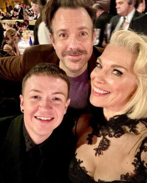 Hannah Waddingham Instagram - Extremely late, but no less felt. Heartfelt, in fact, my thanks to my team, endlessly dedicated, passionate artists… no matter where we are in the world,we travel as a pack and it is my great pleasure to have them with me on this bonkers journey. Man,this is a fun ride!!!😱🙈❤️🤘🏻