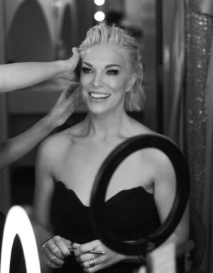 Hannah Waddingham Instagram - @RoyalVarietyPerformance 2023 went OFF!! It’s on tonight - ENJOY!! ❤️ Singing my version of O Holy Night from my Christmas Special ‘Hannah Waddingham - Home For Christmas’ @AppleTV  AND look out for a fabulous little known singer called @Cher 😉 I think the future looks bright for her, she’s great! #Icon 😜 

📸 @josephsinclair