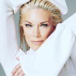 Hannah Waddingham Instagram - This week I had the great privilege of being included in the list of honourees @glamouruk Women of The Year awards in London. The force of the women in that room made me excited for the future. We’re in good,strong,innovative,caring, uncompromising hands and to be in the company of these extraordinary trailblazers was rather humbling. Thank you for this fabulous honour. I can only hope to live up to it. X