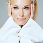 Hannah Waddingham Instagram - This week I had the great privilege of being included in the list of honourees @glamouruk Women of The Year awards in London. The force of the women in that room made me excited for the future. We’re in good,strong,innovative,caring, uncompromising hands and to be in the company of these extraordinary trailblazers was rather humbling. Thank you for this fabulous honour. I can only hope to live up to it. X