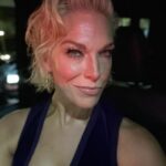 Hannah Waddingham Instagram - What a gorgeous whistle stop to New York this past week. Coming in to proudly chat all things @krapopolis on @foxtv but also getting to hang with gorgeous,stupidly talented pals….not least of which, the utter class act that is Mr.Leslie Odom Jr in his new Broadway home,the beautiful Music Box theatre, starring in the brilliant “Purlie Victorious”. A whole cast chock full of effortless brilliance in fact. X My thanks and love as always to my Rock star team: Styling: @jamesyardley @ollielast Make-up: @sophiescarlettroberts @gitabass and hairstylist: @patrickkellykyle 🫶🏻👏🏻🤘🏻🥰 New York, New York