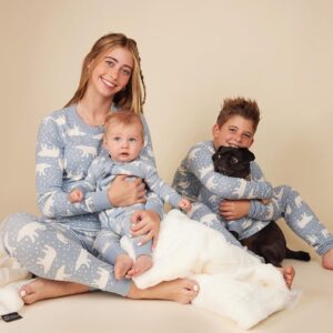 Heather Rae El Moussa Instagram - It’s officially the week before Christmas !! 🤍 Can’t believe this is our 5th year of doing our matchy jammie tradition and the first year Tristan’s in the photo 🥹 Swipe through for some memories and some holiday spirit 🥰