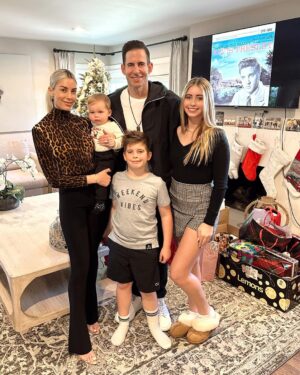 Heather Rae El Moussa Instagram - Merry Christmas from the El Moussa family ❤️ There’s nothing better than waking up on Christmas morning, looking around and feeling like you already have everything you could want. Family is truly everything - We hope you all get to slow down a little today to be with your loved ones! It’s Tristan’s first Christmas so we’ll definitely be soaking every moment in with our crazy little monsters 🥰