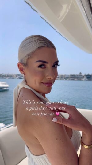 Heather Rae El Moussa Instagram - Mama off-duty 🛥️💘 Love my friends so much. We can go months without seeing each other and feel like no time has past whenever we’re together 🤍 Recapping this day because it’s one I don’t want to forget... we got to shoot something that I’ve been working on for YEARS so there’s a whole element of this day that I *didn’t* get to show you guys yet but am so excited to 🤭 I’ll be sharing it soon but anyone want to take a guess??!