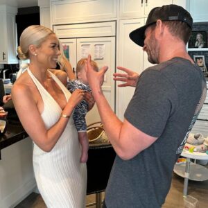 Heather Rae El Moussa Instagram - The candid moments of motherhood >> 🤍 Trying to find the balance of posting and sharing my life with you guys while also keeping some things more private than others. And balance is something I get asked about a lot and I think the real answer is I’m doing the best I frickin can 😆some days are better than others and other days are more chaotic, that’s life though 🤷🏼‍♀️My priorities are also so different these days- my baby and my family come first but having a schedule (as much as I possibly can) is really important so I can try to fit it all in- I use time, like when Tristan’s sleeping, to decide what needs to be done: is it work emails, looking at designs, working out, eating, our flips, etc etc. In the past, it was a lot easier to share everything I was doing on social media but now I think a big part of me likes to stay in my happy bubble and focus my energy on the things I mentioned like filming, my health, skincare, our flips and our family.  Balance isn’t easy these days but doing something every day to bring health, happiness, and calm to my life is my advice to anyone who’s feeling something similar 🫶🏻