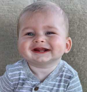 Heather Rae El Moussa Instagram - Friday mood: 😜 I blinked and he’s already sitting up all by himself, smiling for the camera giggling non-stop, and he has two teeth that came in & 2 more piercing through 🥹 Swipe for cuteness 🤍