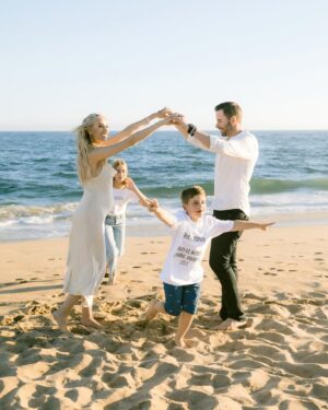 Heather Rae El Moussa Instagram - Surprise!!! Baby El Moussa coming early 2023!! 🤍