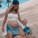 Hillary Vanderosieren Instagram - Avec mes 2 garçons 💙💙 Un dans le bidou et un pirate 🏴‍☠️ La Dune du Pilat