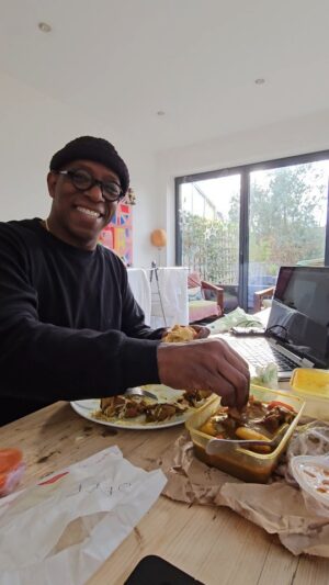 Ian Wright Instagram - family, we eating good @arsenal 🙏🏾😎🤤