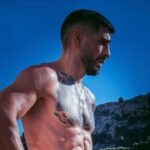 Ilia Topuria Instagram - Una semana mas de entrenamiento enfocado, recordando la fe en uno mismo y la determinación, 1:7, 'Porque Dios no nos ha dado un espíritu de timidez, sino de poder, de amor y de dominio propio'...cada gota de sudor tiene un propósito 💪🥊 #FeEnUnoMismo #Determinación . მობილიზებული ვარჯიშის, საკუთარ თავში რწმენისა და მონდომების გაღვივების - კიდევ ერთი კვირა. . 1:7 “რადგან ღმერთმა მოგვცა ჩვენ სული არა სიმხდალისა, არამედ ძალის, სიყვარულისა და თავშეკავებისა” ოფლის ყოველ წვეთს თავისი დანიშნულება აქვს. 💪🥊 #რწმენა საკუთარ თავში #მიზანდასახულობა