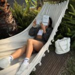 Inanna Sarkis Instagram - 🌿📖🧘🏽🪲🎨💚