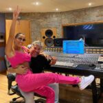 India Martínez Instagram - La Barbie flamenca está grabando un hit!! 😚💖