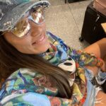 India Martínez Instagram - Decidme cosas que se pueden hacer si tú avión se retrasa 3 horas 😬…