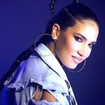 India Martínez Instagram - Si tú quieres nos atamos cuerpo a cuerpo y olvidamos este amor… Like cuando encuentres el bailecito sexy 😚 Aquí unas fotitos y vídeos durante el rodaje de “El vuelo” en Rumania junto a mi querida @andra