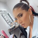 India Martínez Instagram - Si tú quieres nos atamos cuerpo a cuerpo y olvidamos este amor… Like cuando encuentres el bailecito sexy 😚 Aquí unas fotitos y vídeos durante el rodaje de “El vuelo” en Rumania junto a mi querida @andra