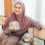 Irish Bella Instagram - Alhamdulillah di bulan Ramadhan bisa terus menjaga silaturahmi dan belajar bersama keluarga juga teman-teman dengan mengadakan kajian di rumah ✨ Semoga kita semua mendapat kasih dan ampunan dari Allah SWT di bulan ramadhan ini dan terus belajar untuk lebih mencintai-Nya 🤍 Catering by @yani.wedding Martabak Aci Lumer & keju aroma by @lokasaji Toast bread by @lavaxtoast.official Jajanan hits jakarta by @rotibakarpisang_santa Glitter tea by @teatwo.official Bolu Chiffon by @ngemil_bolu Air Mineral @jiwater.id Endorsment arranger by @amra_organizer
