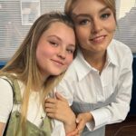 Isabella Tena Instagram - No tienen idea de lo que este proyecto significó para mí… Gracias Anaju! Gracias por permitirme conocer a estas personas que se volvieron mi familia por 6 meses las cuales se llevan un pedacito de mi corazón y yo le llevo mucho aprendizaje espero encontrarnos de nuevo en un futuro. Gracias @juanosorio.oficial por confiar en mi y darme la oportunidad de regresar a la pantalla para hacer lo que más me gusta en un proyecto que se llevo en mi corazón. Gracias a los directores que hicieron posible que esta historia tomara vida @ericmorales @bonniecartas gracias por ayudarme a crear Anaju por siempre estar atentos por enseñarme tanto sacarme de mi zona de confort y por confiar en mi. Gracias a todo el equipo de @elamorinvencible por qué sin ustedes nada seria posible. Gracias a los escritores @martha.jurado.545 @sanxpineda @pabloferrergt gracias por hacer esta historia tan mágica con tantas aventuras, llantos, risas, enojos, cachetadas, peleas y más. Gracias a ustedes!! por apoyarme y apoyar este proyecto que seguiremos disfrutando en la tele. Y GRACIAS Anaju 🥺 me duele mucho decirte adiós pero te aprendí mucho me quedo con todo lo que me enseñaste gracias por sacarme de mi zona de confort de hacer lo que yo crei imposible. El amor invencible Fans
