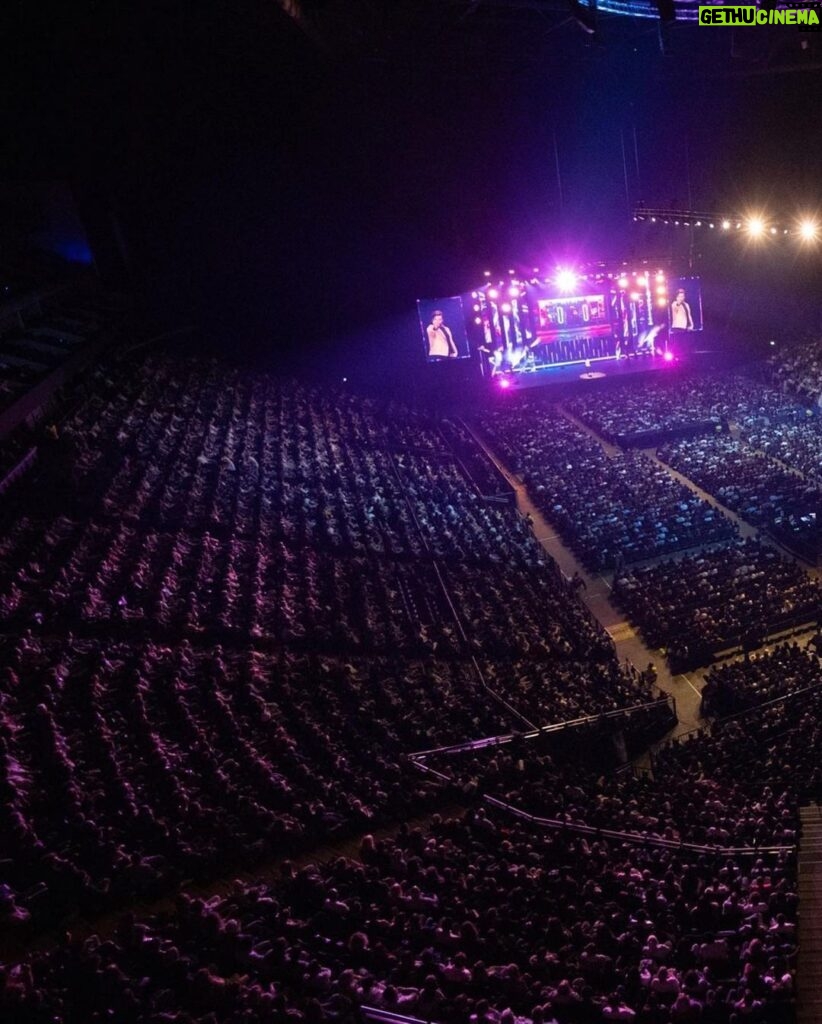 Jack Whitehall Instagram - What a run of shows. Thank you everyone who came to see me this summer. The response has been incredible, so I’ve released extra dates over the next few months, that went on sale this morning. Be quick as these will sell out fast. I can’t wait to see you all again soon! Details on my website. Ps. A very special shout out to the insanely talented @andrew_takes_photos_ who captured these shows like never before. Smashed it! 👊