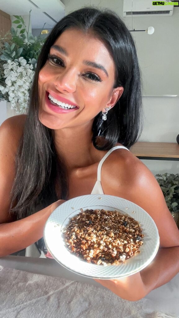 Jakelyne Oliveira Instagram - Granola na Airfryer, isso mesmo na Airfryeeer, vcs já fizeram essa receita? Pq assim, eu nunca tinha nem ouvi falar sobre! Hahaha Inclusive, qual a receita mais diferente vocês já fizeram na airfryer? Deixem nos comentários ♥️ #receita #airfryer Rondonópolis, Brazil