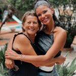 Jakelyne Oliveira Instagram - Hoje o dia foi celebrando a vida da Valentina 🎈 A mais animada, carismática e batedora de perna que conhecemos kkkk. Que Deus abençoe grandemente sua vida. Que este novo ano lhe traga ainda mais alegrias, realizações e momentos inesquecíveis. Sou muito grata por ser acolhida e por fazer parte desta família que amo tanto. Feliz aniversário mô beeeem, te amooo @tinabijos 🎉🥳♥️ Campo Grande, Brazil