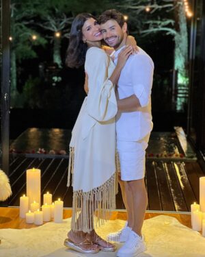 Jakelyne Oliveira Instagram - Não existem palavras para descrever a felicidade em fazer parte desse momento, sério, eu amo vocês e amo ver vcs felizes. Viva o amooooor, viva o casal doce e saaaal!! Deus abençoe grandiosamente a vida de vocês meus amigos, PARABÉEEEENS, viva os recém casados @natcasagrandecakes @daltonrangel 

#recemcasados