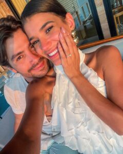 Jakelyne Oliveira Instagram - Malyne daaaaay e dessa vez ainda mais especial, pq agora sou sua noiva, hahahah. Aaah Ricardo Mariano, como é bom te amar e saber que teremos a eternidade para viver esse amor. Que Deus siga nos abençoando, nos dando saberia e discernimento para enfrentar os obstáculos que a vida possa nos proporcionar. Te amoooo meu noivo e saiba que eu te escolheria mais mil vezes ♥️