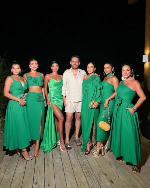 Jakelyne Oliveira Instagram - Take Me Back to Maldives 🇲🇻🐬 

#maldives