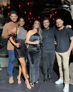 Jakelyne Oliveira Instagram - MPB (música para beber) Munhoz e Mariano, uma noite que entrou para história! 

Parabéns por todo trabalho e dedicação amor, tenho muito orgulho do seu comprometimento e entrega em tudo que faz! Foi lindo e ficará lindo, estou empolgada para ver o resultado desse projeto. ✨♥️