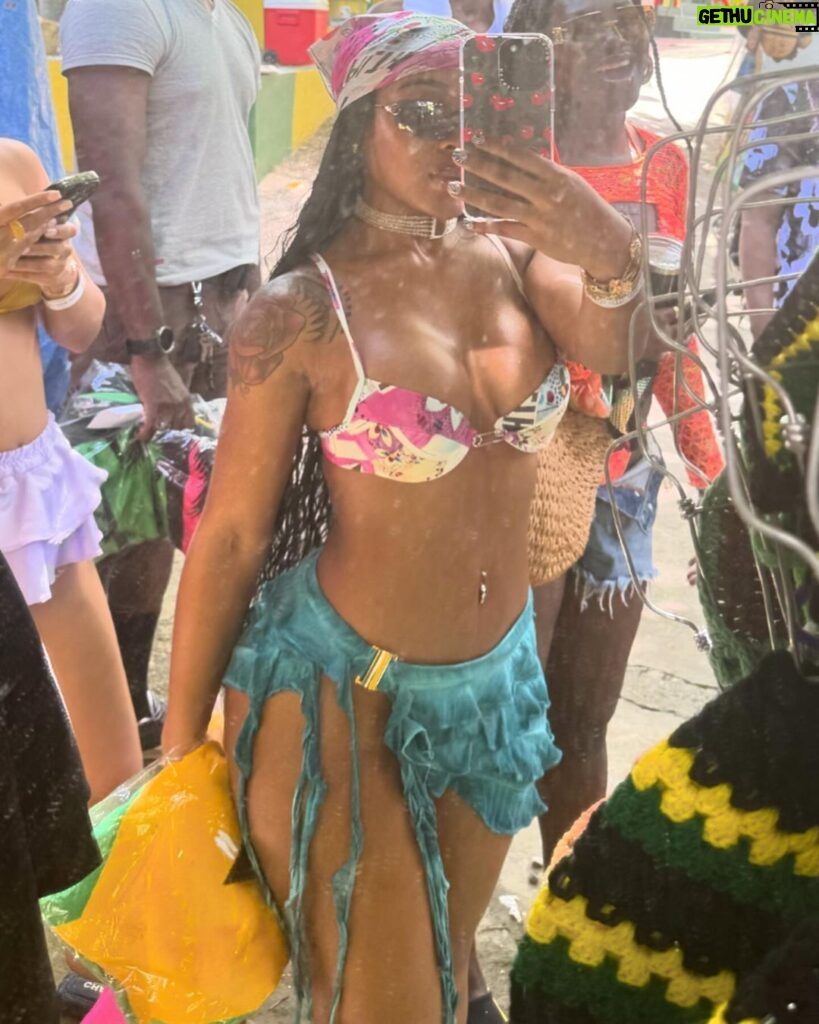 Jayda Cheaves Instagram - Top gyal not a flop gyal 💅🏽 Dunn's River Falls