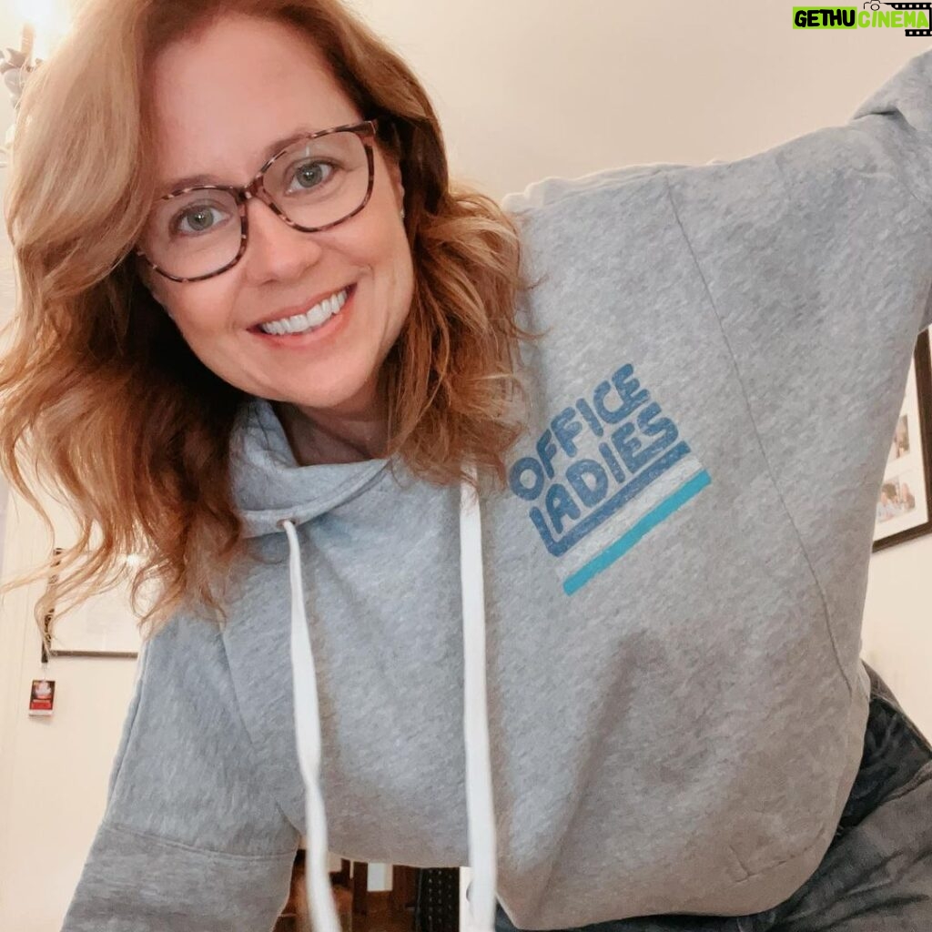 Jenna Fischer Instagram - Bonus Office Ladies today! We have an interview with @bethgrantactor who was Dwight’s former babysitter and date to to the Dinner Party. She was also ON THE BUS in the movie Speed and she gives AMAZING inside details on shooting the movie. Plus, new @officeladiespod merch over at Officeladies.com! Link in bio for both!