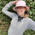 Jenna Fischer Instagram - I’m cruising into the weekend with my @enemyinparis bucket hat and a side pony. Can’t wait to see where this energy leads me.