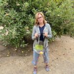 Jenna Fischer Instagram - It’s apple season and I’m ready to go! I’m dressed in the latest apple picking fashion trends…pajama bottoms, random hoodie, footie socks and leather slip ons. And I’ll be collecting my apples in the traditional @greenday plastic concert bag. Sorry to be so Instagram glam in the photo but that’s just how I pick apples! 🍎 Hair and makeup by: my pillowcase