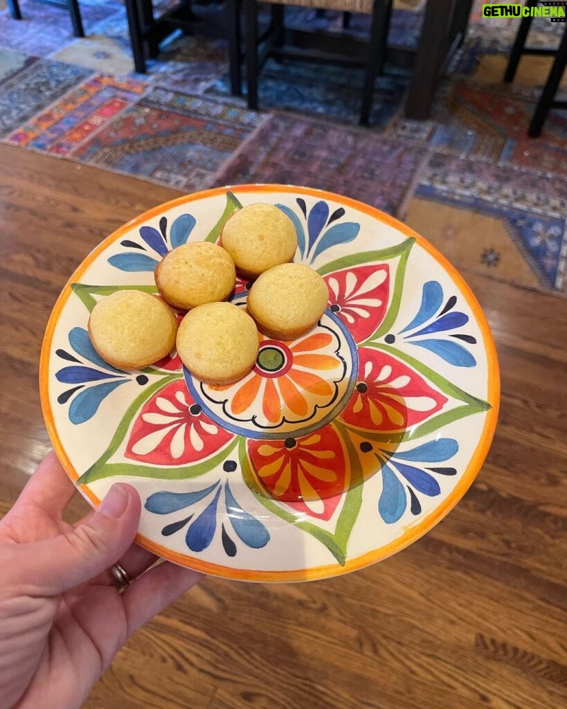 Jenna Fischer Instagram - Pancake muffins! Syrup for dipping on the side. Any pancake mix, mini muffin pan, 9 mins at 425. Freeze the leftovers!
