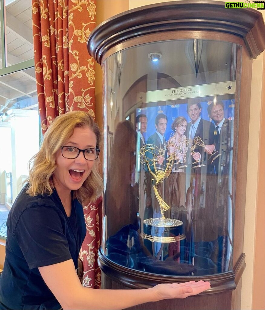 Jenna Fischer Instagram - Hanging out @unistudios and I ran into The Office Emmy! I was walking by and thought “Cool…wonder what the Emmy is for…holy crap! That’s us!” 😂🎬