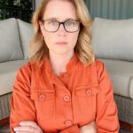 Jenna Fischer Instagram - Gun violence is the leading cause of death for kids and teens in America. Today is National Gun Violence Awareness Day and I #wearorange to honor the lives lost to gun violence. Learn more at wearorange.org (Link in bio) @everytown @momsdemand @studentsdemand #nationalgunviolenceawarenessday