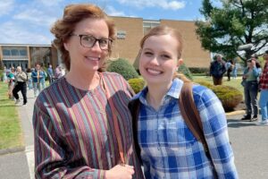 Jenna Fischer Instagram - Number 1 at the Box Office! Go Mean Girls!! This movie was filled with the most wonderful people...cast, crew, directors, producers, hair/makeup, costumes, drivers, catering, medics, choreography...everyone I met was kind and enthusiastic and so so talented. It feels so good for the movie have this success and I’m so proud to be a small part of it. Thanks for going to see the movie! @meangirls #meangirls