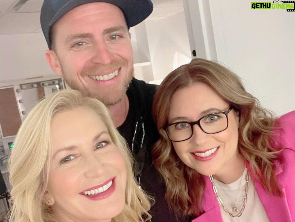 Jenna Fischer Instagram - Comedy and Friendship in Toronto! We had a blast! @jfltoronto has a great lineup of performers...thanks for letting us kick off the festival! And, a big thank you to our team…Rachelle, Jaime and Rob…who took such good care of us on the road! Looking forward to more! #bffs