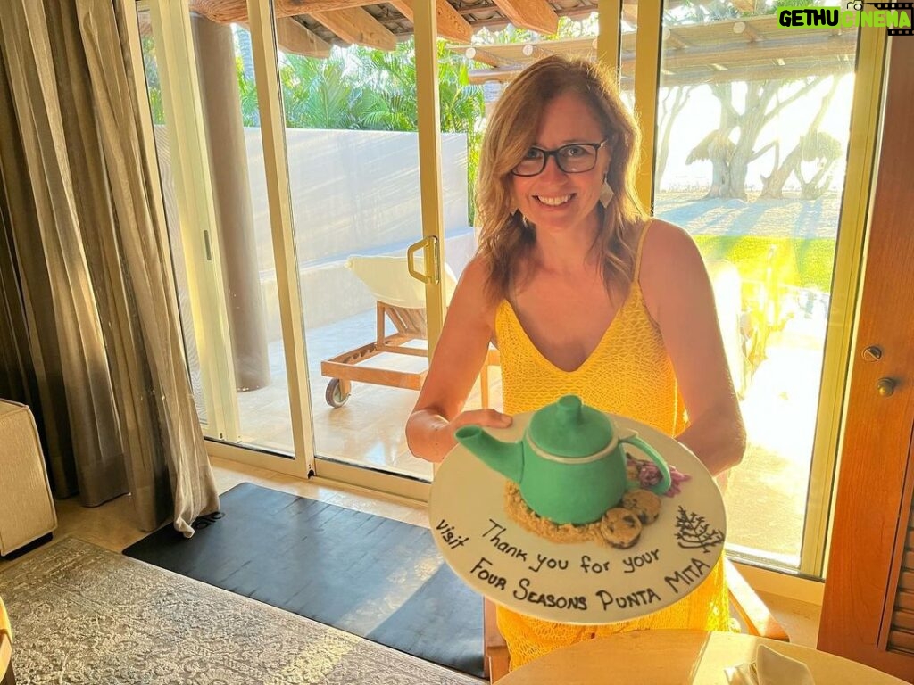 Jenna Fischer Instagram - Eat, Plunge, Beach, Teapot. Thank you @fspuntamita A perfect end-of-summer getaway. #fspuntamita
