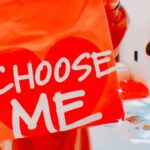 Jennie Garth Instagram - Spreading the message…Choose to take care of yourself today💕 #sunday #ichooseme #love #selflove #happiness If you wanna help spread the word you can use the LIB to get your merch😘 Los Angeles, California