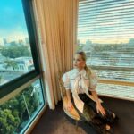 Jennie Garth Instagram - Some thoughts are deep. Some are not😝 Hope you all had a good and safe week! 🖤JG #friday #ff #ichooseme Styled by @janeylopatypr 💕 Top and pants are @vishrutiofficial 😘 Glam by @tracinadhair 🎀and @mariahnicolebeauty Photographed at @slsbeverlyhills SLS Hotel, a Luxury Collection Hotel, Beverly Hills