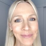 Jennie Garth Instagram - I ♥️ the Baked Starter Kit from Laura Geller Beauty and these are the 3 reasons why it’s my favorite kit: ✅ The Baked Balance-n-Brighten Foundation is dermatologist-recommended!  It’s perfect for sensitive skin, feels weightless so it doesn’t settle into fine lines or wrinkles. ✅ The Retractable Kabuki Brush = game-changer. It works with just about everything and allows me to create the coverage I want, and I love the high bristle count. ✅ The Best of the Best Face Palette includes three eyeshadows, highlighter, blush, and a bronzer. This kit is a must-have if you love a natural look and if you’re busy (like me!) and only have 10 minutes to get ready each day- 😂   Laura Geller has done it again - check it out on Laurageller.com! #laurageller #lauragellerbeauty #jenniegarth #matureskin #makeupformatureskin #ad