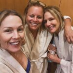 Jennie Garth Instagram - Weekly round up 🖤JG 1. Dog tricks at the Pink Door 💕 2. Puffy birthday celebration selfie with @adelehoppehouse and @hoppe.house 3. I’ve said it before and I’ll say it again…she’s the prettiest one there is! @lindsayjprice 4. Sandy is a little weird. IYKYK 5. Birthday hikers @raylolaray @gabebregman 6. Current merch mood #ichooseme 7. Good food and cheap friends 🦆@thedouglas.la 8.@randallcjames definitely broke the speed limit rules! 9. Christmas episode season 5 @9021omgpodcast 10. The flu is really getting in the way of my holiday-ing 😷