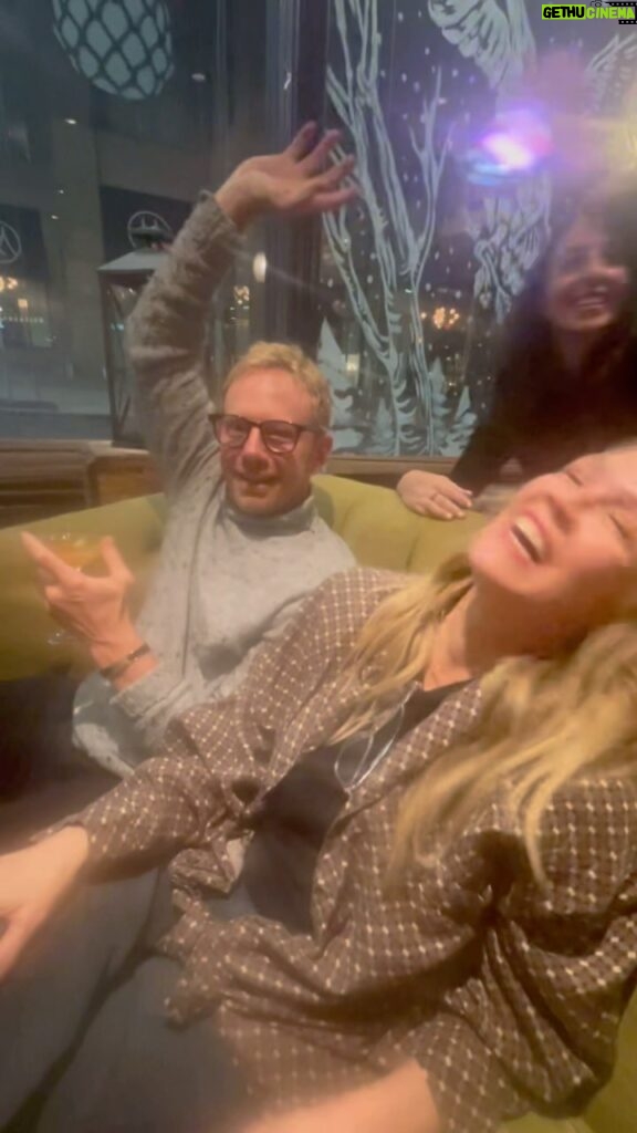 Jennie Garth Instagram - No one makes me laugh (like a teenager) like you @ianziering Happy Birthday my friend 😘🎉🎂🥳🎈🎁 I love you!