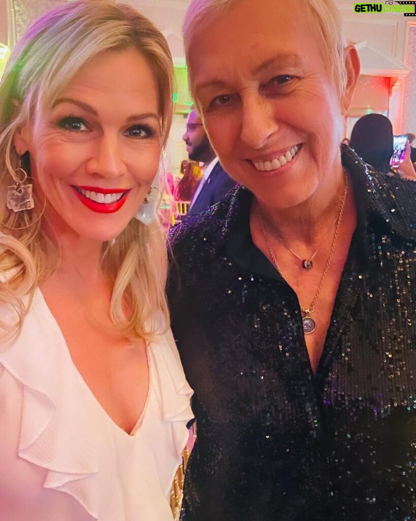 Jennie Garth Instagram - American Humane Hero Dog Awards the BEST Awards show I’ve ever been to… paws down🐾 Thank you @americanhumane @herodogawards 🩷 Breakers Hotel