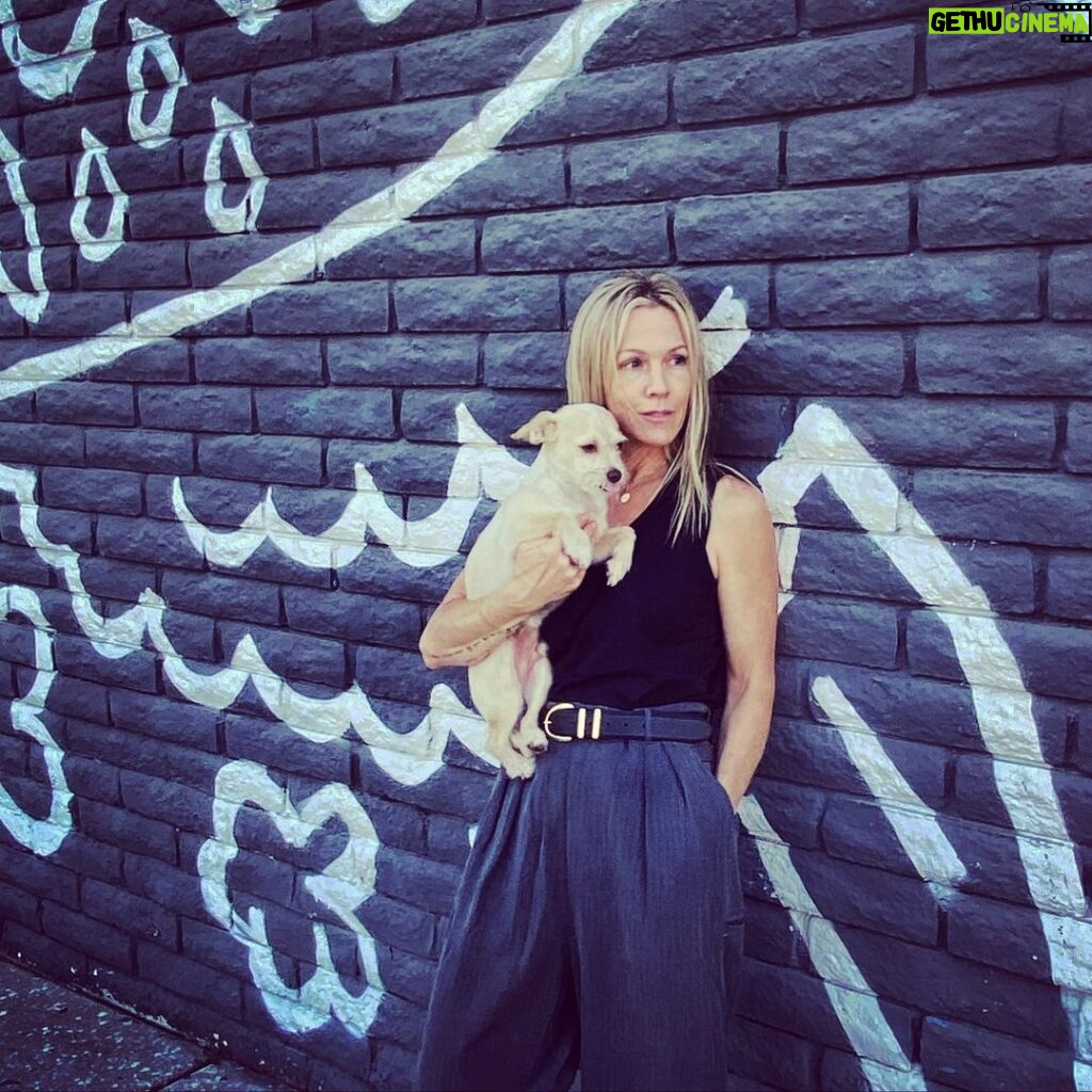 Jennie Garth Instagram - Me with my boy @the.buddythedog while we wait for our tacos. Do you ever feel like you’d rather spend time with dogs instead of people?! Also, we kinda look alike🤣 #motherson #dogmom #bestfriend Hugo's Tacos