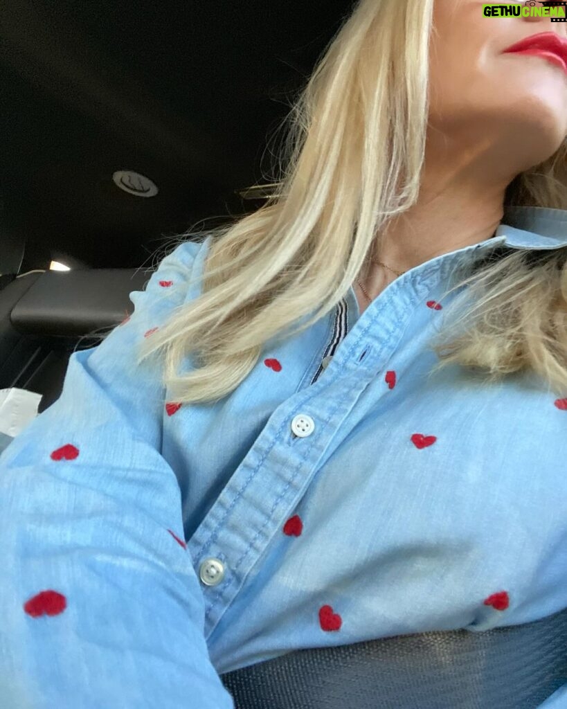 Jennie Garth Instagram - The future is red! ❤️💋🌹💃🏼❣️And I am here for it. Thank you for all that you do @nancyatheart and @american_heart I am so proud to be an ambassador for heart health and work to spread the word to women everywhere about how important it is to take care of ourselves. Here’s a message to all my insta fam…It’s heart month and there’s still time to set up that Dr appt to have your heart checked out! Go find out your numbers (cholesterol, blood pressure, bmi are a few I like to keep my eye on!) Also, remember if you have heart disease in your family it’s def time to find a cardiologist and get proactive. I❤️u 🖤JG #ichooseme #wednesday #hearthealth #love
