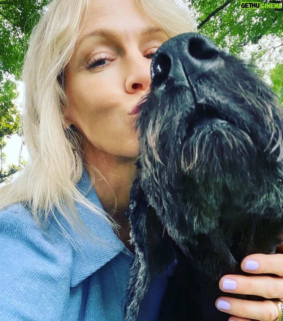 Jennie Garth Instagram - It’s normal that I just want to stay home with my dog right? 🐶❤️ #monday